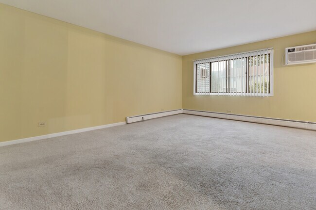 Building Photo - 3100 Bayside Dr