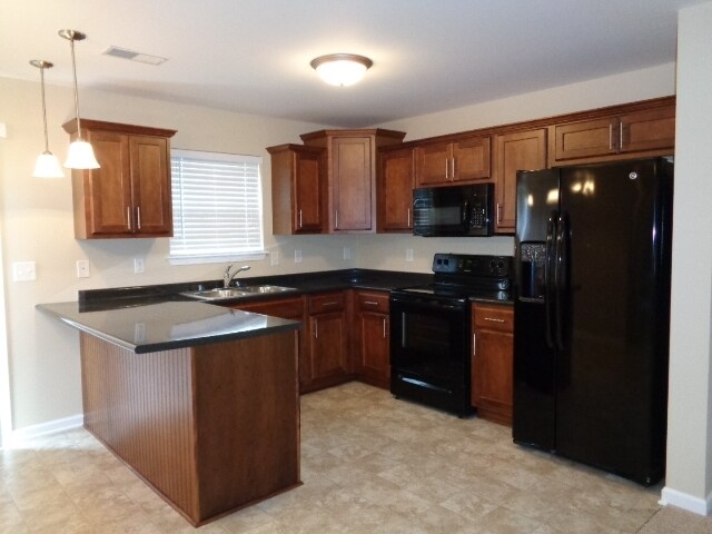 Foto del edificio - 484 Albion Cir