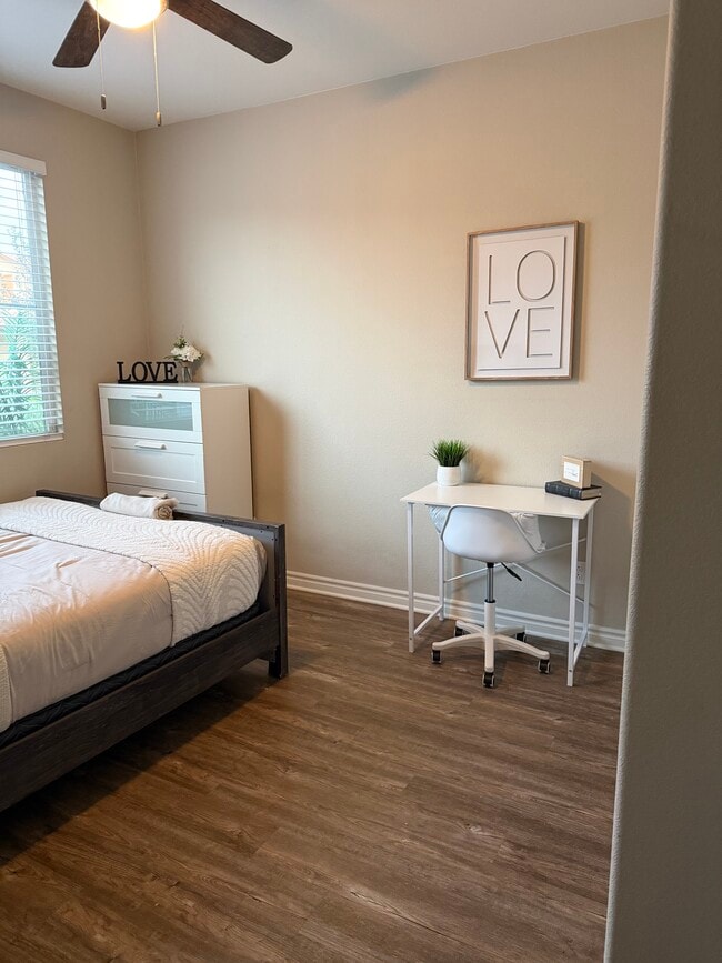 Foto del edificio - 10968 Elkwood Cir