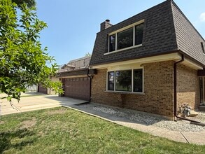 Building Photo - 901 E Ardyce Ln
