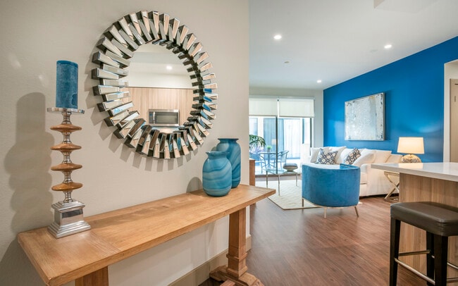 Building Photo - Living at Santa Monica
