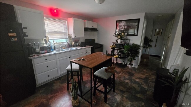 Building Photo - 614 Breman Ave