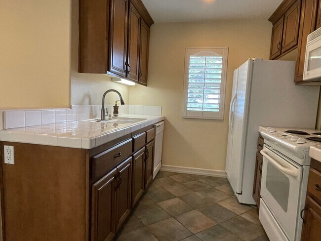 Building Photo - 27157 Tumbleweed Trail A &amp; B