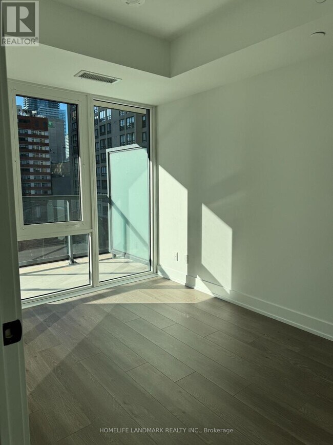 Photo du bâtiment - 308 Jarvis St