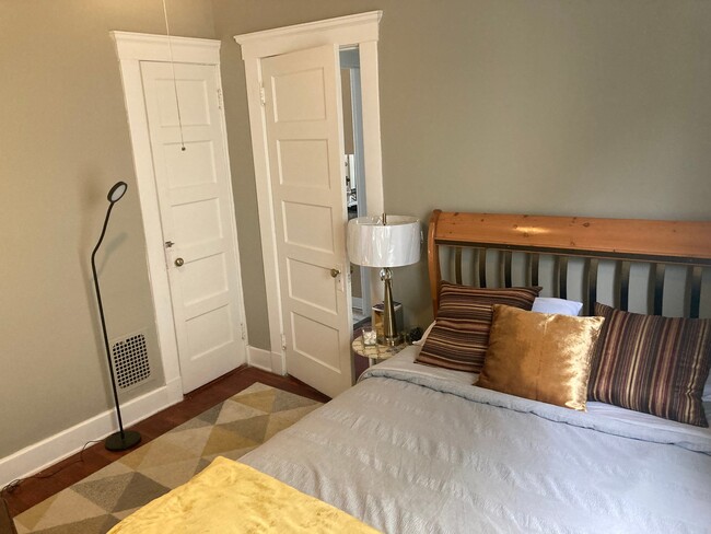 Building Photo - 1887 State St