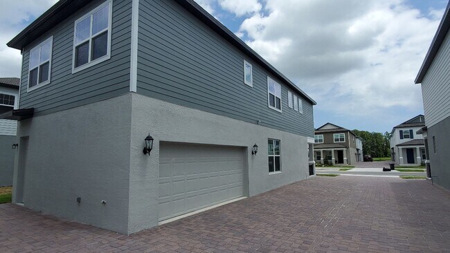 Foto del edificio - Lovely 4 bedroom townhome in Venetian Bay