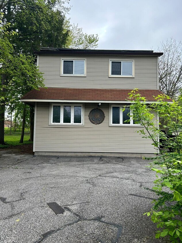 Primary Photo - 46 Center Rd