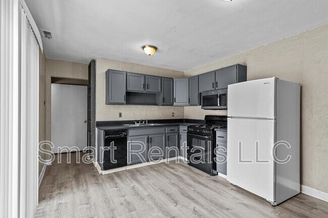 Foto del edificio - 1395 Bluebird Dr