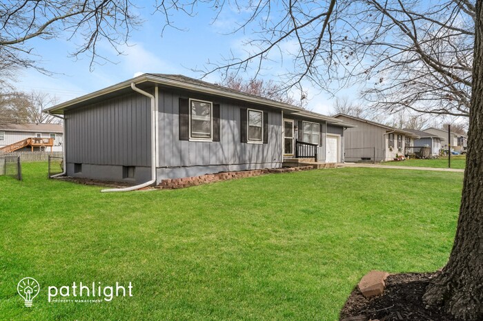 Foto principal - 1900 Christopher Street, Harrisonville, MO...