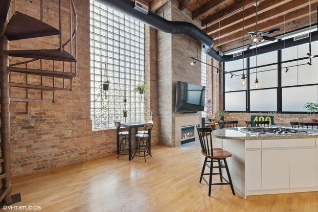 Building Photo - 11 N Green St