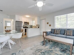 Building Photo - 712 Galveston Ln