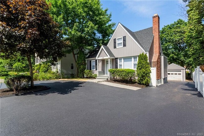 Foto del edificio - 1748 Stratfield Rd