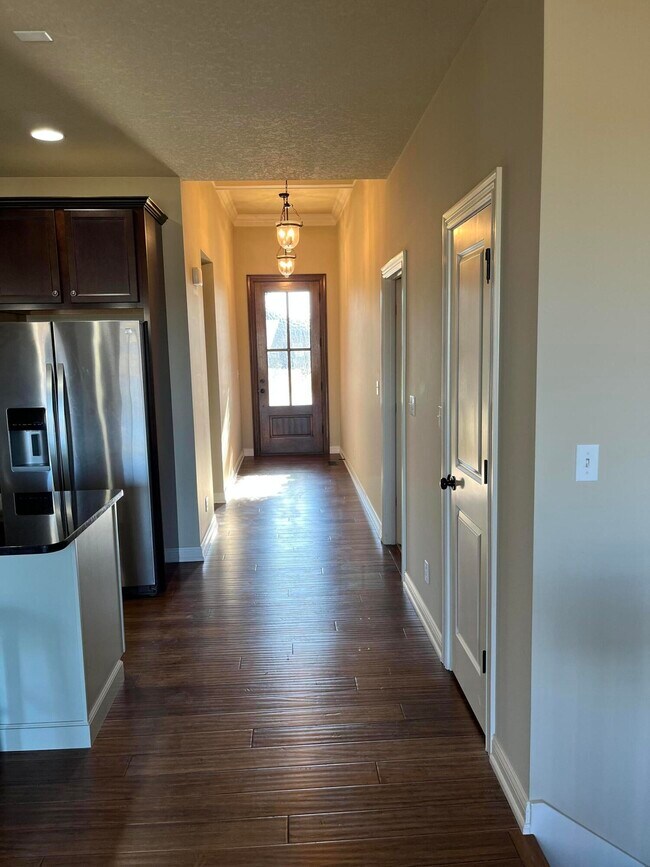 Building Photo - 5611 Bower Ln