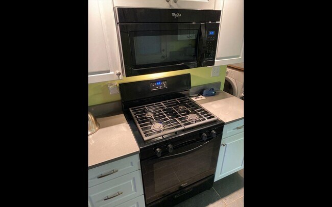 Foto del edificio - 777 Middle Rd