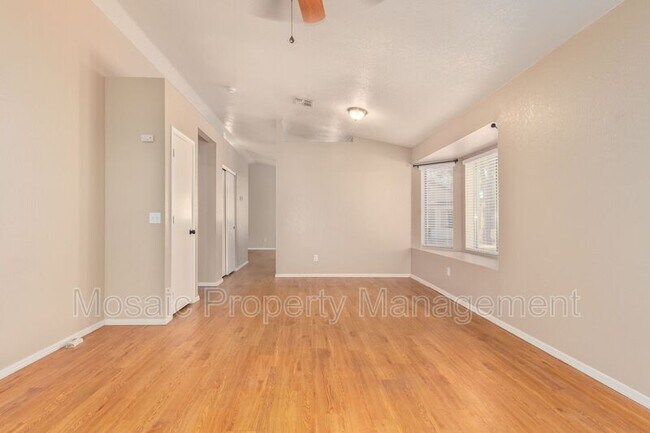 Foto del edificio - 1120 N Val Vista Dr