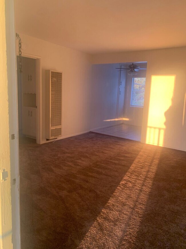 Foto del edificio - Cheerful and Spacious 1 bd/1bth Upstairs Unit