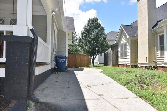 Foto del edificio - 375 Atwood St SW