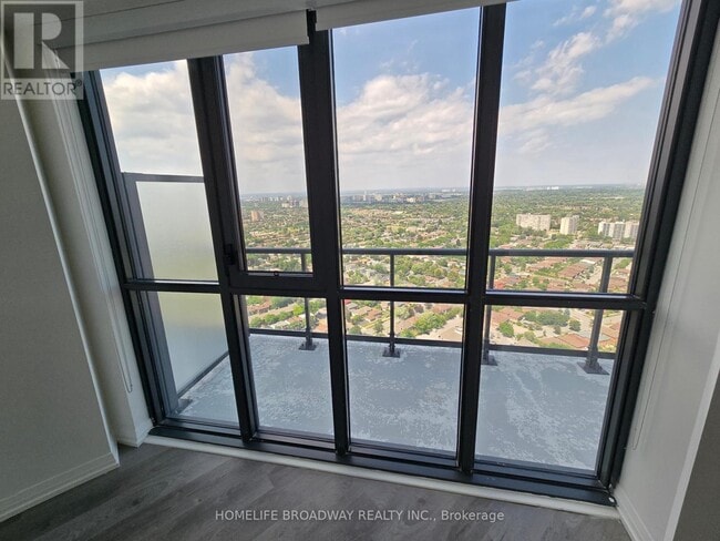 Photo du bâtiment - 325-P325 Yorkland Blvd