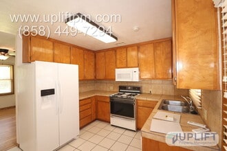 Building Photo - 1441 Cedar St