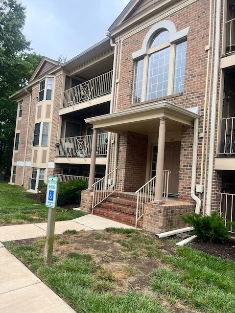 edificio frontal - 207 Cross Pointe Ct