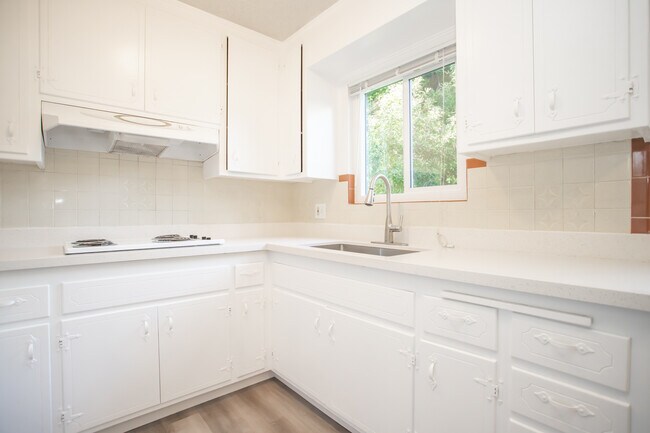 Building Photo - 3667 Dimond Ave