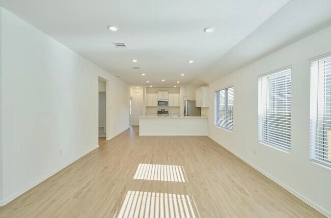 Foto del edificio - 6313 Barrington Clf Trl