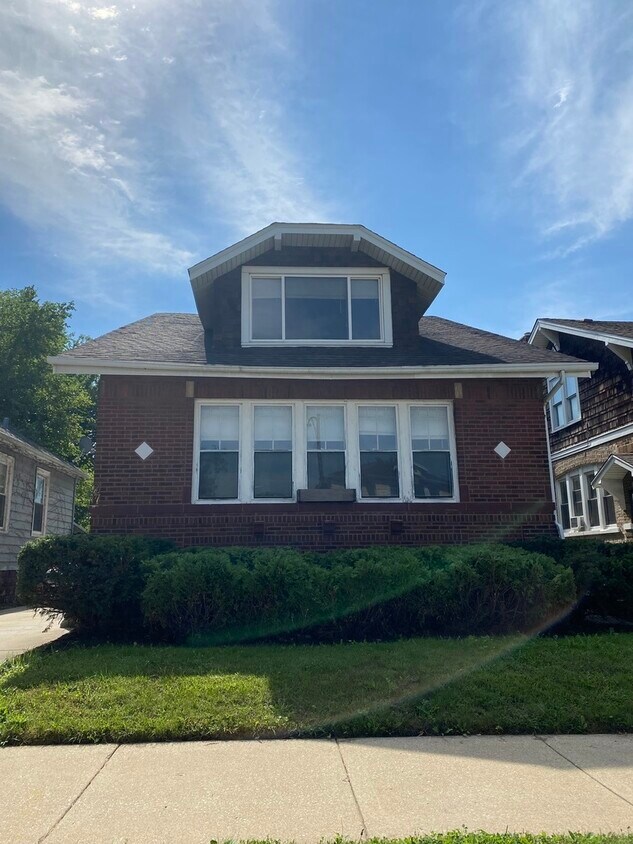 27 E 101st Pl, Chicago, IL 60628 House Rental in Chicago, IL
