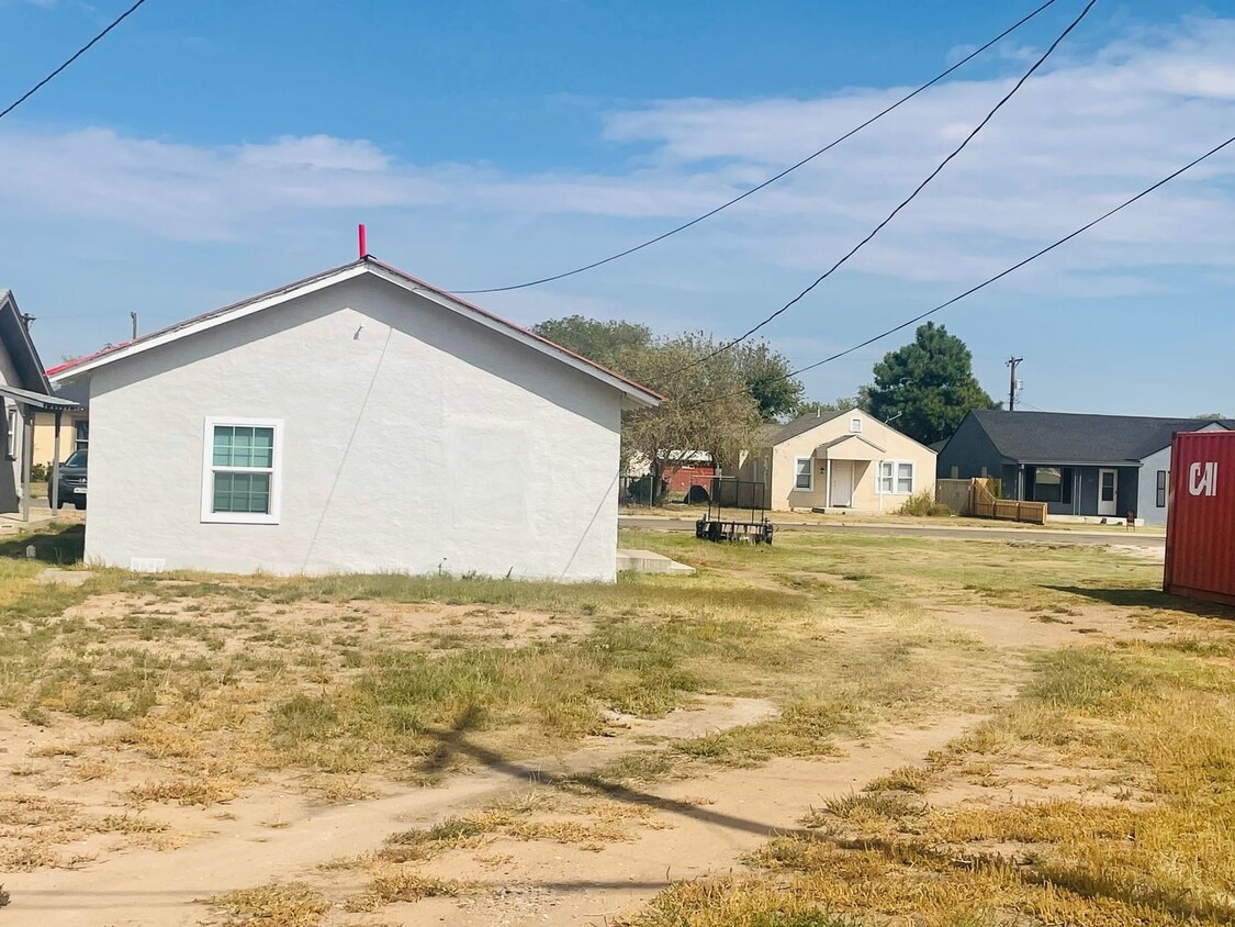 Building Photo - 312 1-304 1/2 S Avenue G