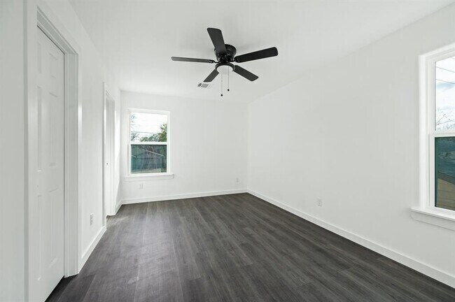 Building Photo - 9531 Everglade Dr