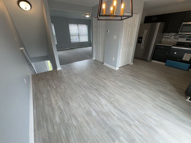 Building Photo - Townhouse