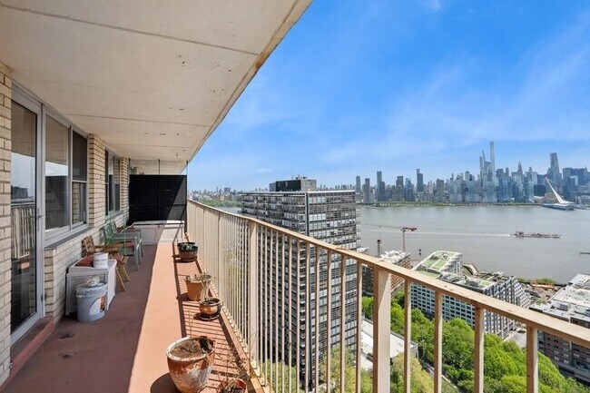 Foto del edificio - 6040 BLVD E