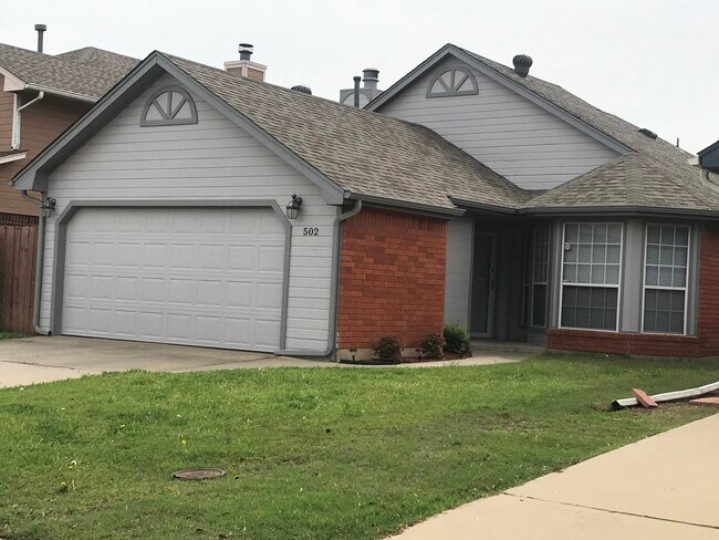 Front - 502 Clover Rd