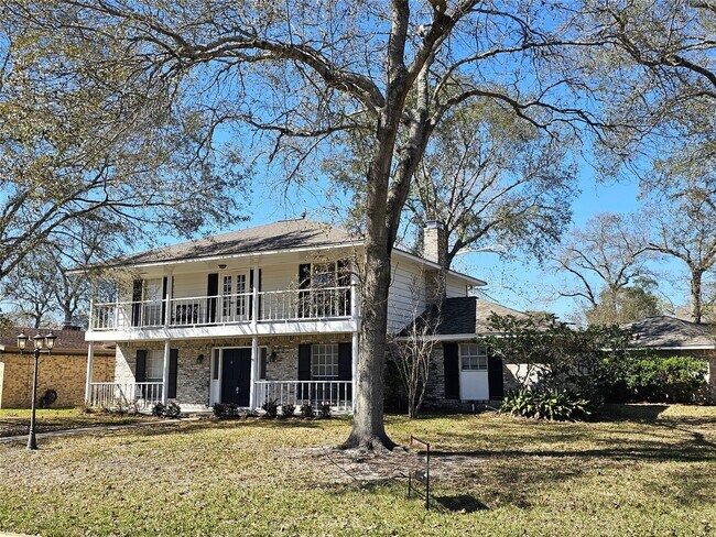 Foto del edificio - 347 Forest Lake Dr