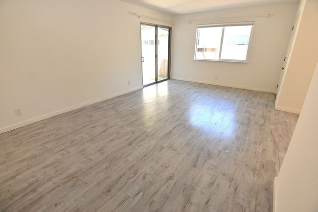 Building Photo - 1295 Flora Ave