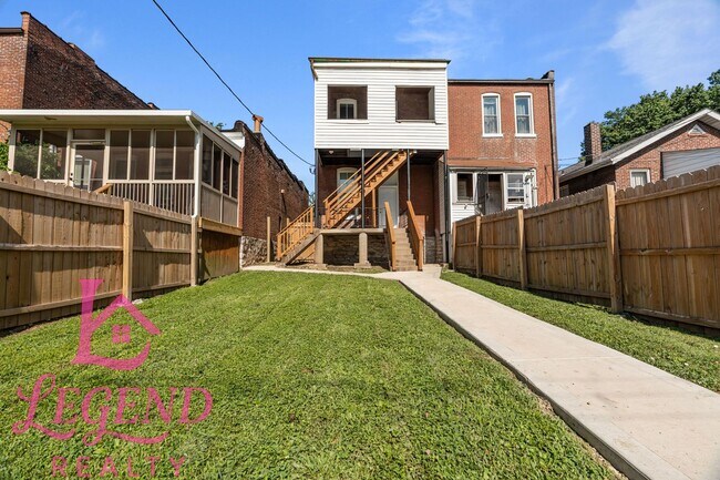 Foto del edificio - 4138 Iowa Ave