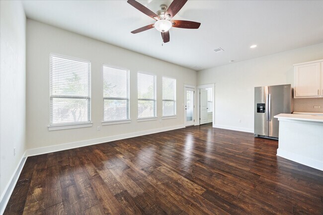 Foto del edificio - 13001 Hymeadow Dr
