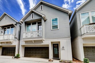 Building Photo - 2119 Naomi St