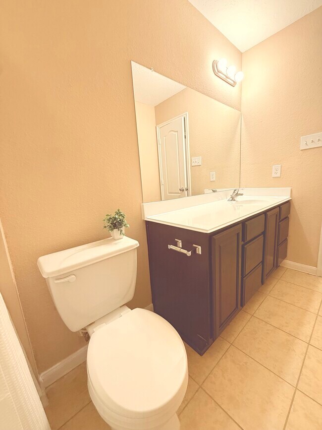 Foto del edificio - 16005 Summerville Lake Dr