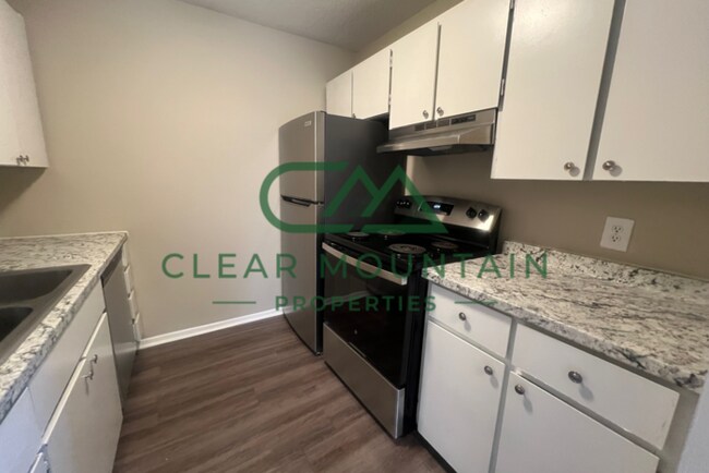 Foto del edificio - WINTER IS COMING - REDUCED RENT $1075