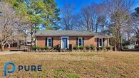 Foto principal - 207 W Royal Tower Dr