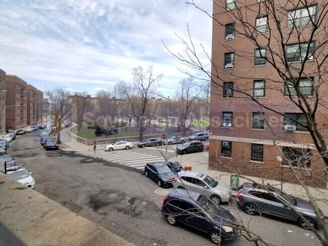 Building Photo - 138 Haven Avenue