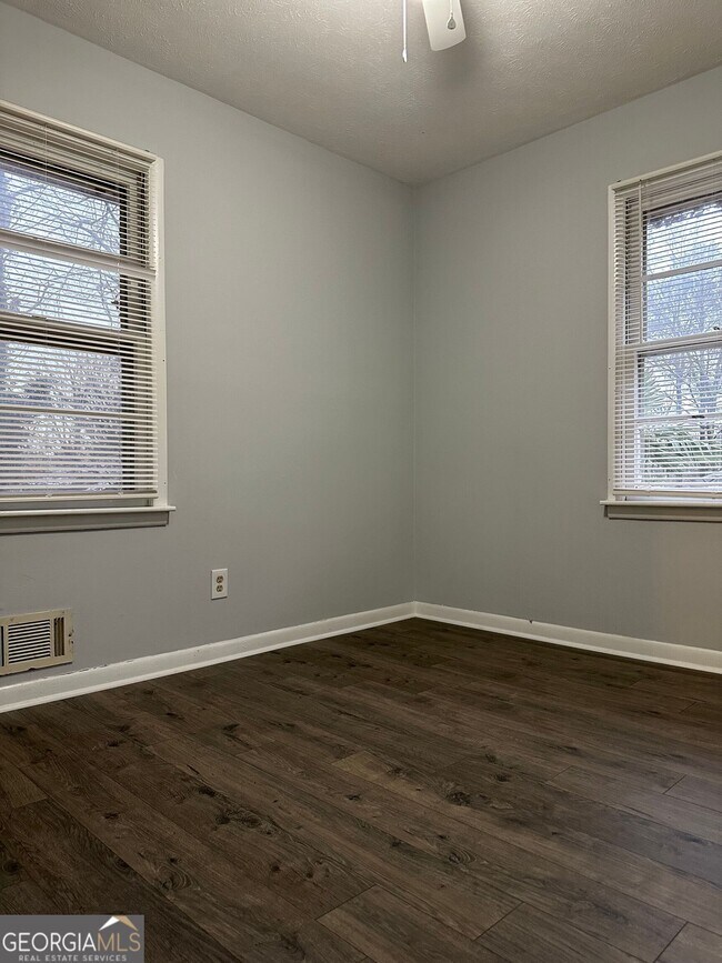 Foto del edificio - 4522 Ridge Dr