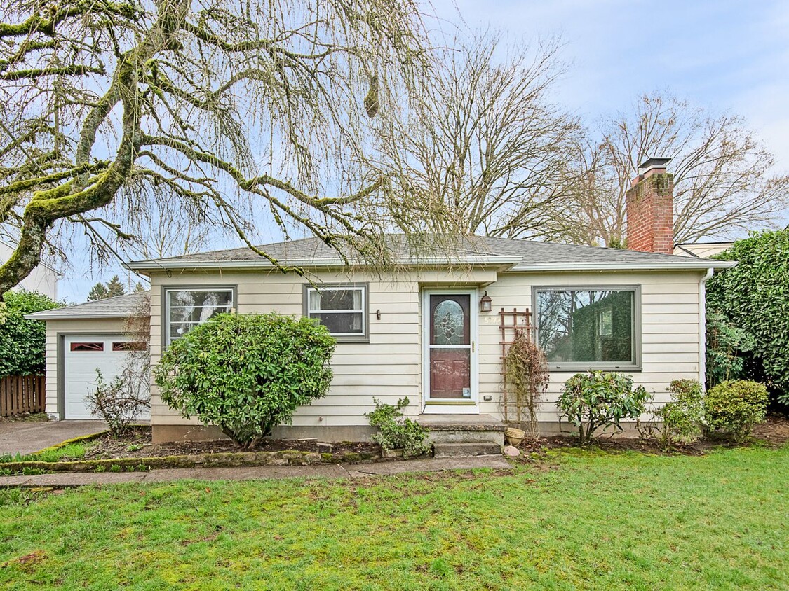 Primary Photo - Wonderful 2-bdr/1-bath house in Cully—Larg...