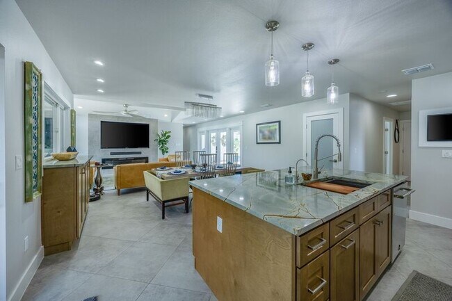 Foto del edificio - 2952 De Brocy Way