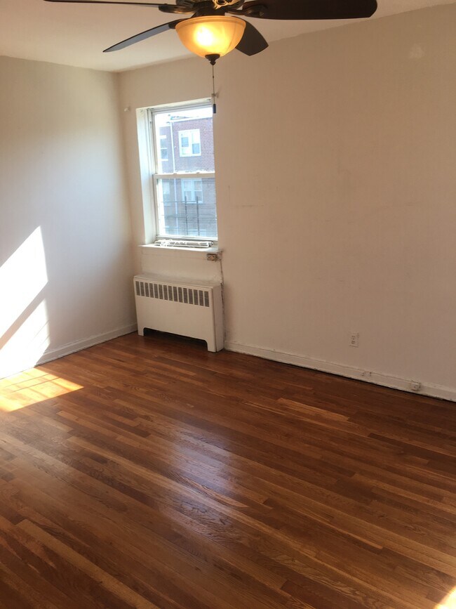 Foto del edificio - 14102 Jewel Ave