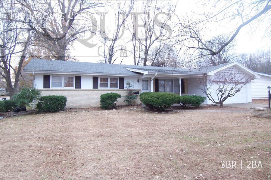 Primary Photo - Very Clean Spacious Home has 3 Bedroom 2 B...