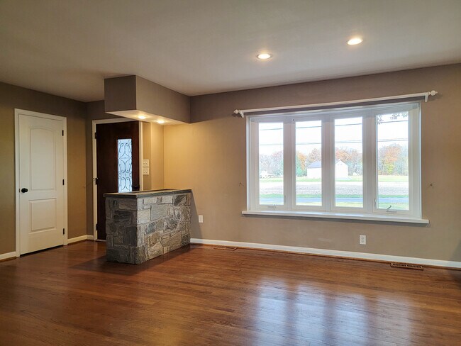 Foto del edificio - 502 W Newport Rd