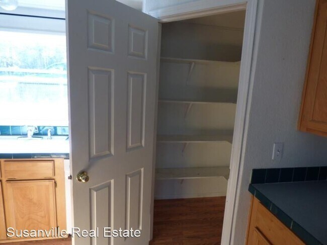 Foto del edificio - 461-650-650 Meadows Edge Rd
