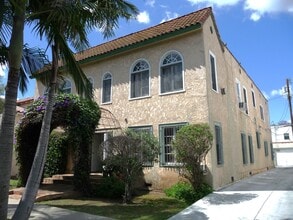 Building Photo - 435 1/2 N Sierra Bonita Ave