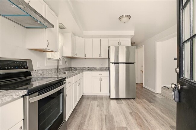 Building Photo - 1 Aquidneck Dr